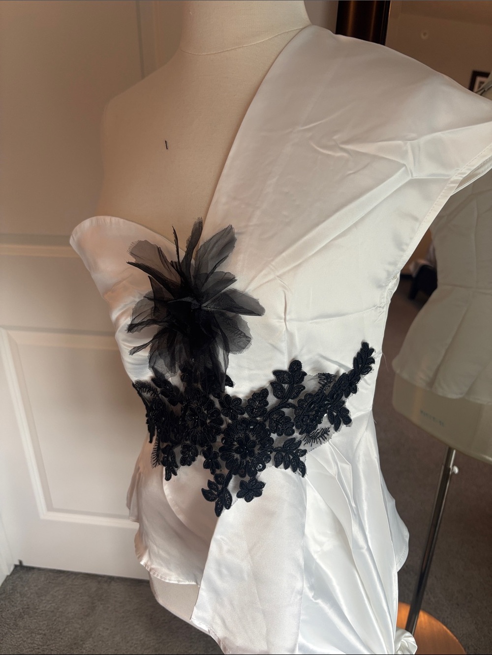 White Satin One-Shoulder Floral Appliqué Blouse with Black Lace